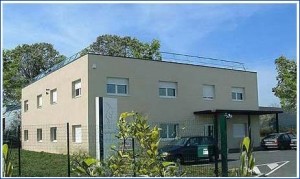 Façade de l'immeuble de bureaux DEAUMAT à Saint-Jean-de-Linières, près d'Angers